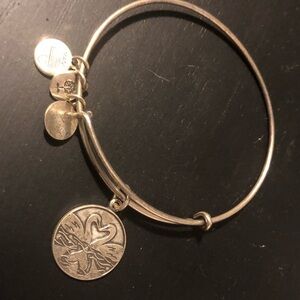 Swan 🦢 Alex and Ani